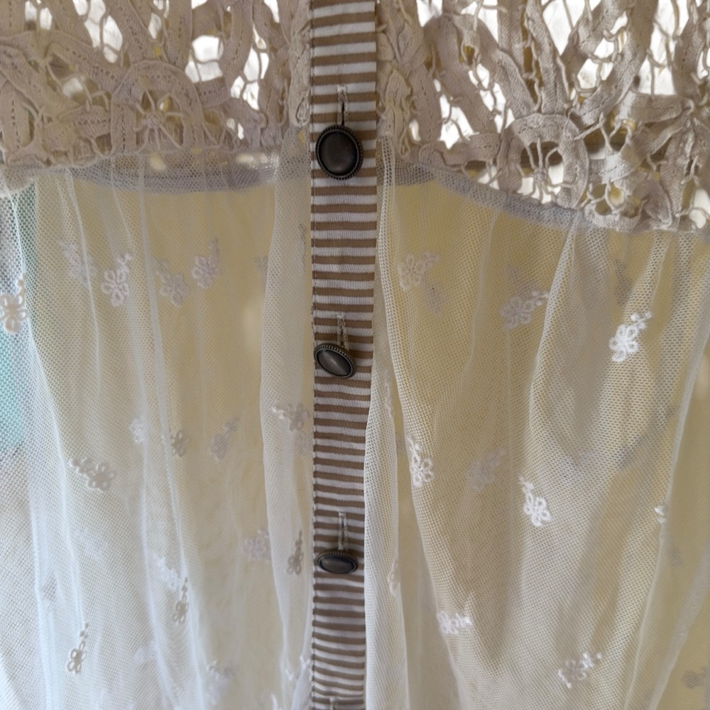 Gimmicks by BKE Crochet Lace Floral Sheer Kimono Cardigan Button Front Boho M - Picture 4 of 6